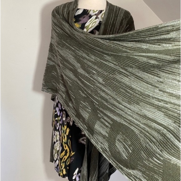 Lululemon The Rest is Written Shawl Wrap - Picture 5 of 12